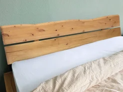 Balkenbett 'Dora III' 200x200cm Kiefer massiv eichefarbig honig gebeizt