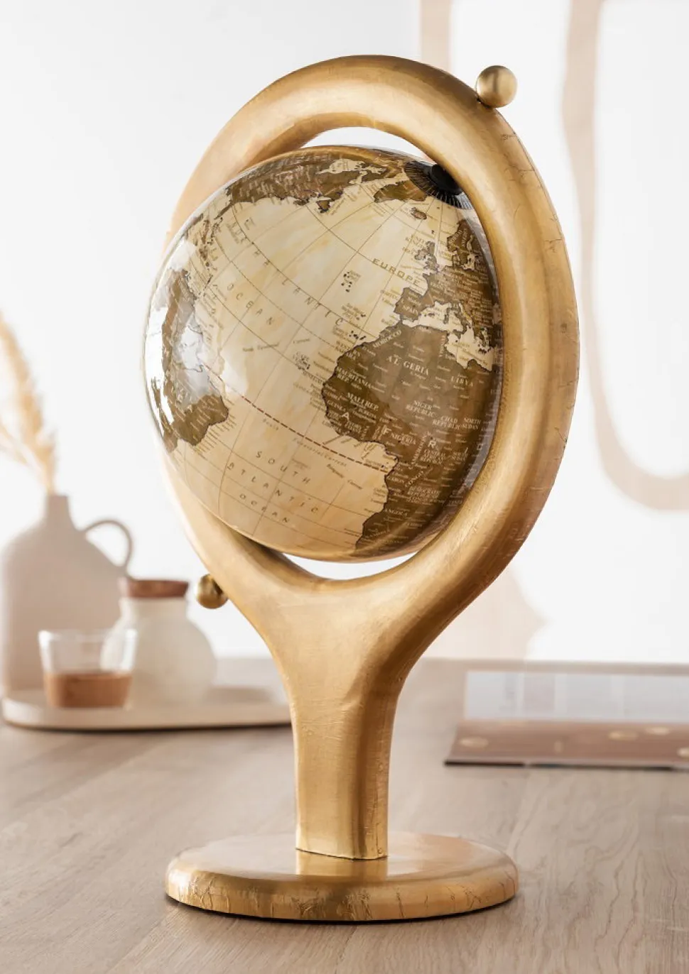 Globus mit Glaskugel "World" Holz goldfarbig
