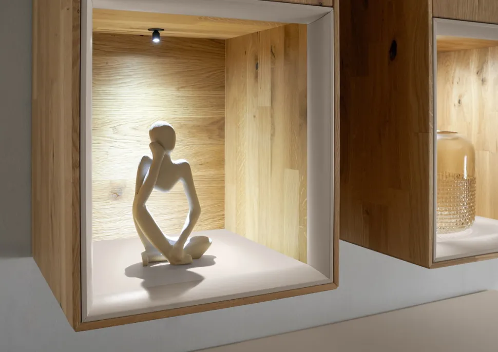 Hängevitrine 35x120cm 'Locarno' Wildeiche massiv & Rahmen MDF creme inkl.Beleuchtung